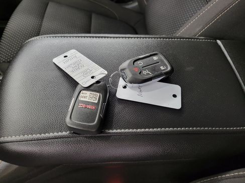 Used 2023 GMC Acadia SLE w/ Driver Convenience Package image 29