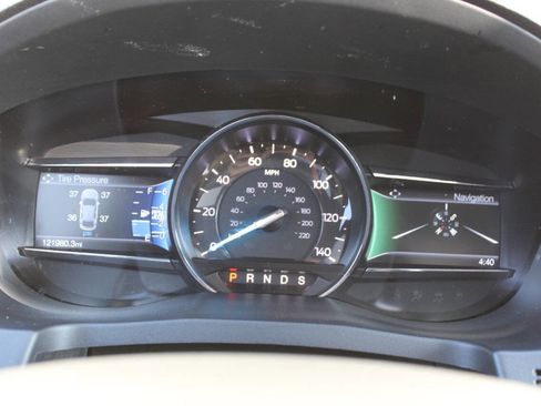 Used 2018 Ford Explorer XLT w/ Equipment Group 202A image 26