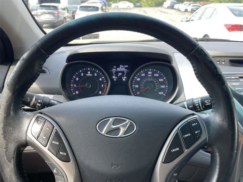 Used 2013 Hyundai Elantra Limited FWD image 18