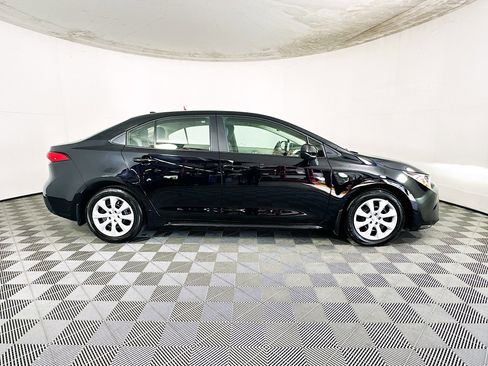 Used 2025 Toyota Corolla LE image 2