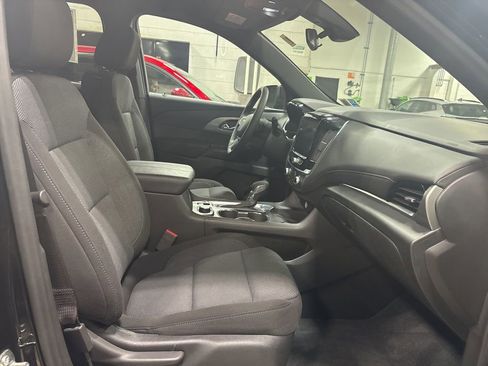 Used 2023 Chevrolet Traverse LT image 15