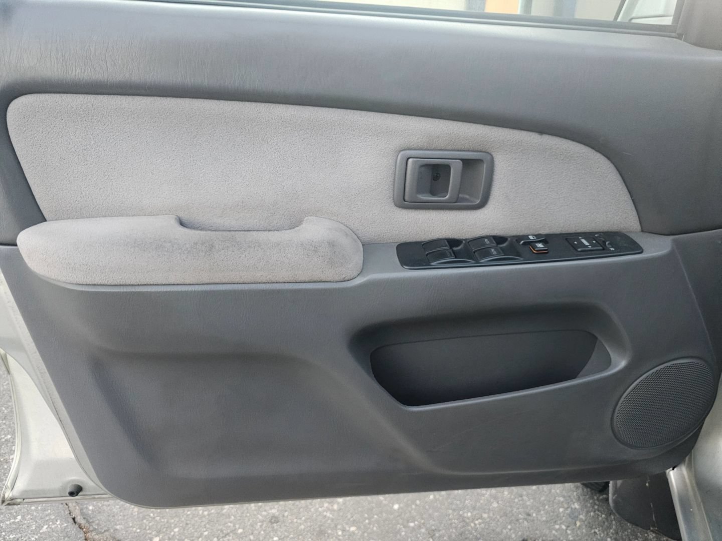 Used 2002 Toyota 4Runner SR5 RWD image 10