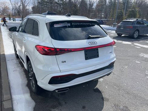 Used 2025 Audi Q5 Premium w/ Convenience Package image 37