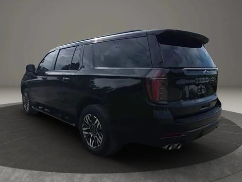 Used 2025 Chevrolet Suburban Z71 AWD/4WD image 4