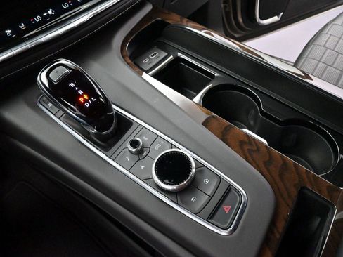 Certified 2024 Cadillac Escalade ESV Premium Luxury Platinum w/ Heavy-Duty Trailer Package image 27