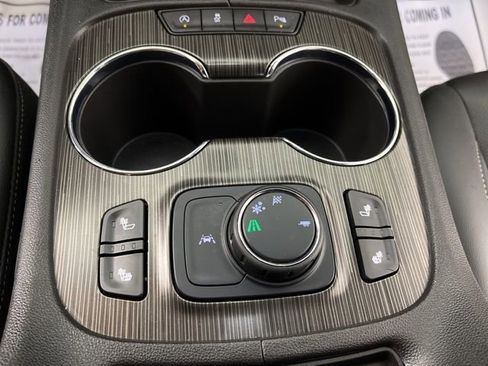 Used 2023 GMC Acadia SLT w/ Elevation Edition image 29