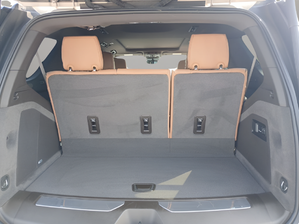 Used 2022 Cadillac Escalade Sport w/ Touring Package AWD/4WD image 27
