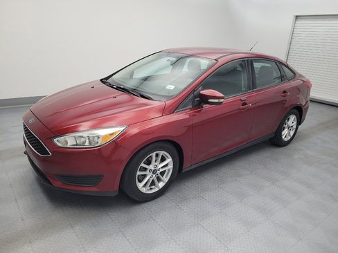 Used 2016 Ford Focus SE w/ SE Cold Weather Package FWD image 2