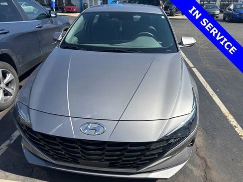 Used 2023 Hyundai Elantra SEL w/ Convenience Package image 2