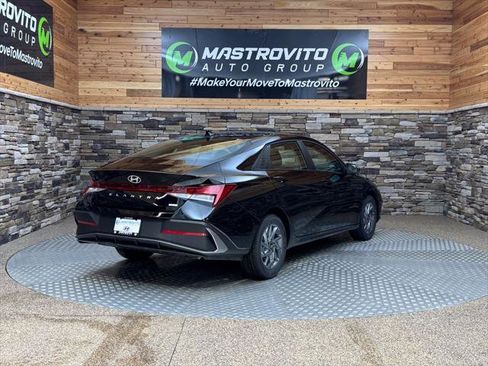 New 2026 Hyundai Elantra Hybrid FWD image 8