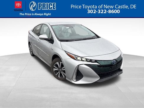 Used 2017 Toyota Prius Prime Premium image 1