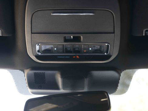 Used 2025 Ford F150 Lariat AWD/4WD image 35