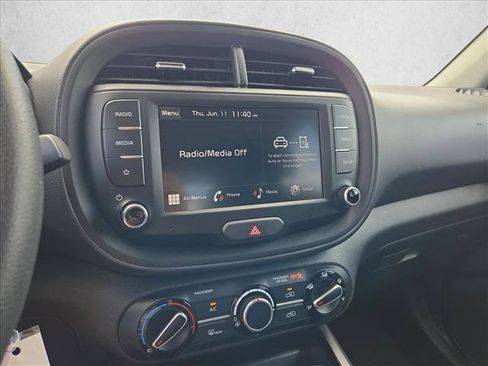 Used 2025 Kia Soul LX w/ LX Technology Package FWD image 13