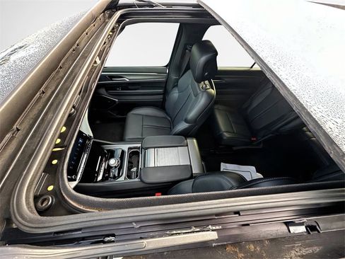 Certified 2024 Jeep Wagoneer Series II image 7