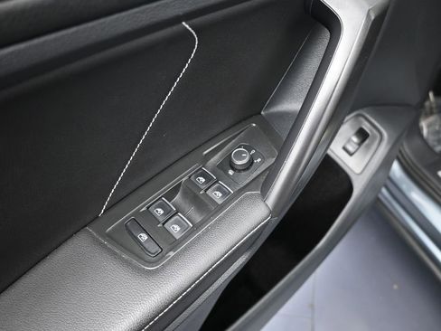 Used 2022 Volkswagen Tiguan SE R-Line AWD/4WD image 18