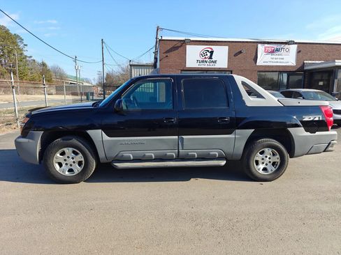 Used 2002 Chevrolet Avalanche 4x4 w/ Off-Road Suspension Pkg image 1