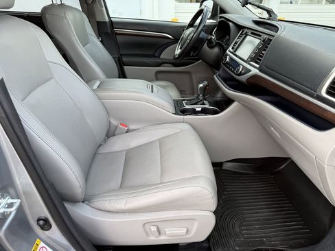 Used 2015 Toyota Highlander Limited AWD/4WD image 32