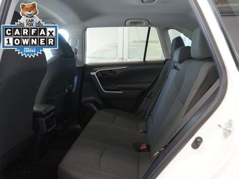 Used 2021 Toyota RAV4 LE image 27