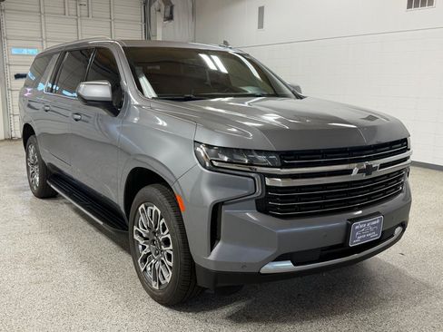Used 2022 Chevrolet Suburban LT AWD/4WD image 6