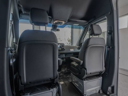 Used 2025 Mercedes-Benz Sprinter 2500 image 26