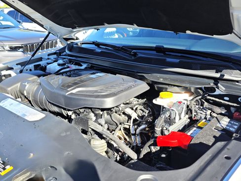 Certified 2025 Jeep Wagoneer Series II w/ 8-Passenger Seating Package image 20