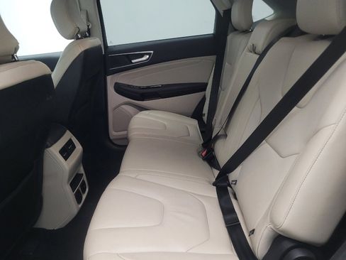 Used 2018 Ford Edge Titanium w/ Technology Package FWD image 18