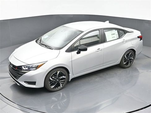 New 2025 Nissan Versa SR w/ Trunk Package image 29