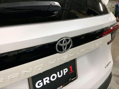 Used 2025 Toyota Grand Highlander AWD Hybrid image 31