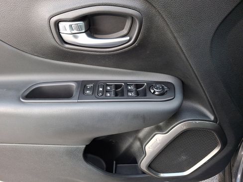 Certified 2022 Jeep Renegade Latitude image 12