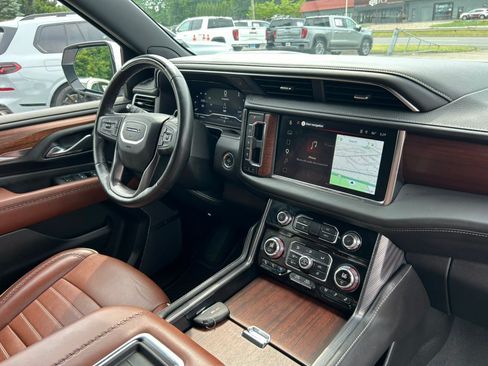 Used 2024 GMC Yukon XL Denali Ultimate AWD/4WD image 29