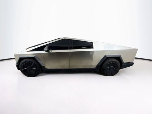 Used 2025 Tesla Cybertruck AWD Crew Cab image 2