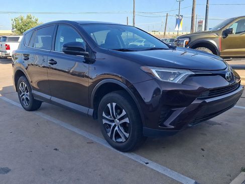 Used 2018 Toyota RAV4 LE w/ All Weather Liner Package FWD image 5