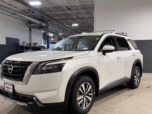 New 2025 Nissan Pathfinder SL image 32