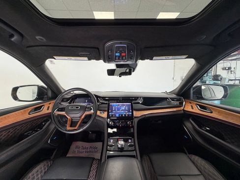 Used 2025 Jeep Grand Cherokee Summit AWD/4WD image 10