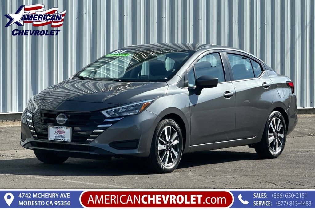 Used 2025 Nissan Versa SV FWD image 8