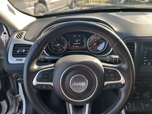 Used 2020 Jeep Compass Latitude FWD image 25