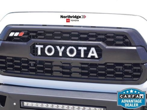 Used 2018 Toyota Tacoma TRD Sport w/ Technology Package RWD image 11