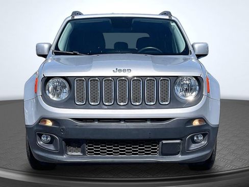 Used 2015 Jeep Renegade Latitude FWD image 3