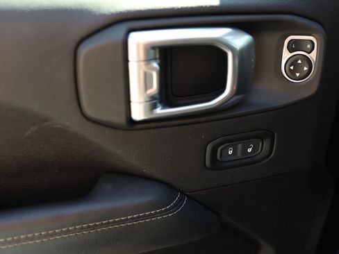 Used 2023 Jeep Wrangler Unlimited Sahara w/ Cold Weather Group AWD/4WD image 13