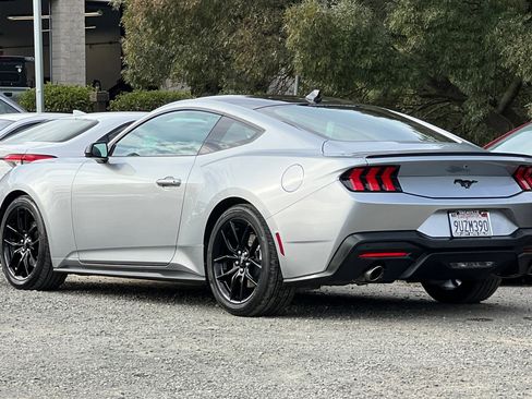 Used 2025 Ford Mustang Coupe image 6