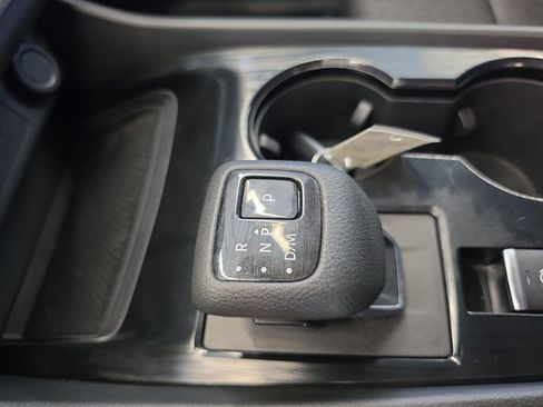 Used 2024 Nissan Rogue SV AWD/4WD image 29