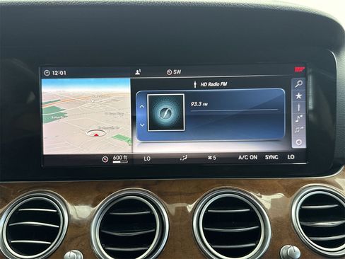 Used 2018 Mercedes-Benz E 300 image 21