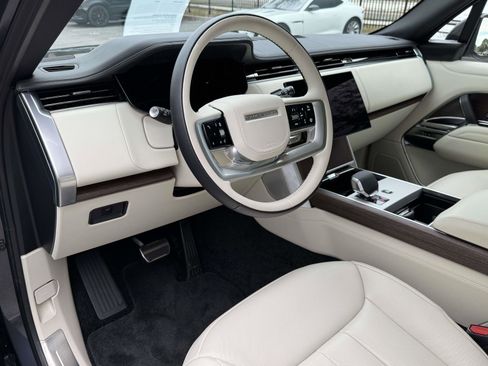 Certified 2025 Land Rover Range Rover SE image 23