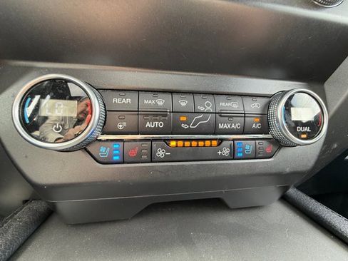 Used 2021 Ford Expedition Max XLT image 24