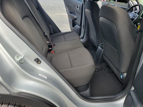 Used 2021 Hyundai Venue SE FWD image 29