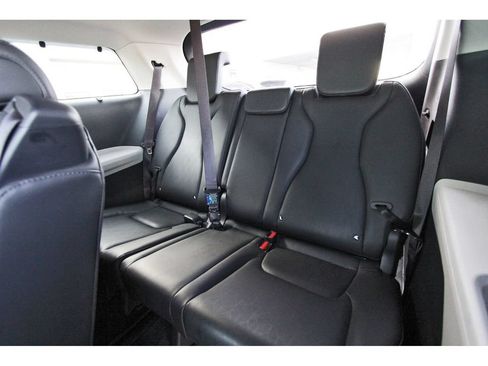 Used 2022 Kia Carnival EX FWD image 14