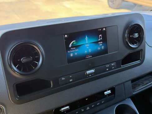 Used 2023 Mercedes-Benz Sprinter 3500 image 22