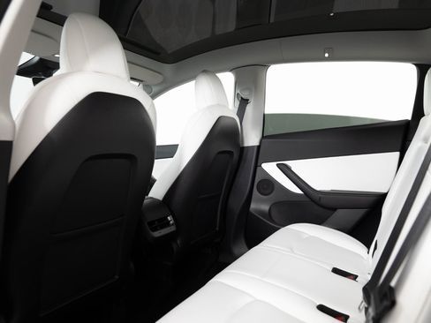 Used 2022 Tesla Model Y Long Range image 20