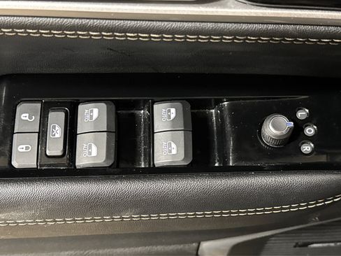 Used 2024 Jeep Wagoneer Series II w/ Flexible Seating Group AWD/4WD image 16