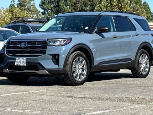 Used 2025 Ford Explorer Active w/ Active Comfort Package image 8